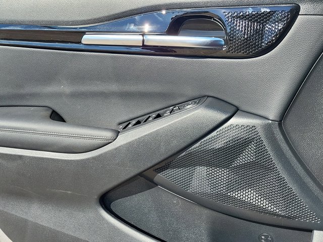 Vehicle image 6 of 27