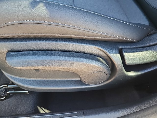 Vehicle image 11 of 27