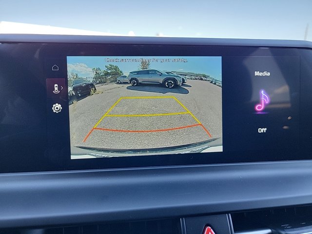 Vehicle image 21 of 27