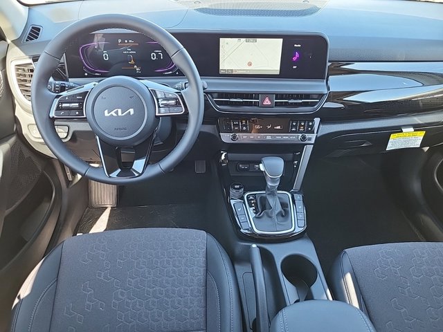 Vehicle image 13 of 27