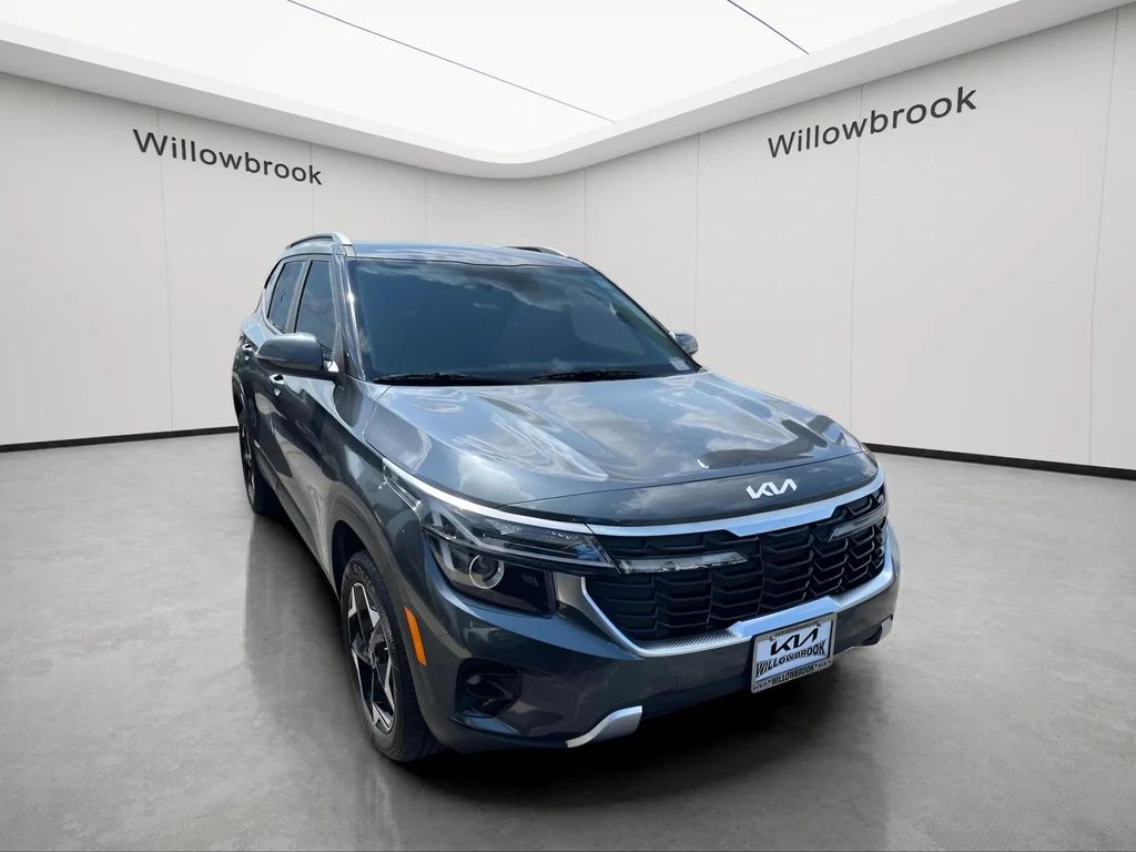 2025 Kia Seltos S Image 3 of 37