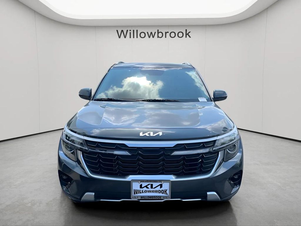 2025 Kia Seltos S Image 2 of 37