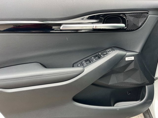 Vehicle image 23 of 38