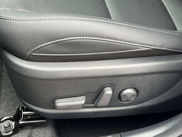 Vehicle image 26 of 38