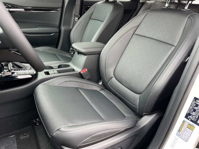 Vehicle image 27 of 38
