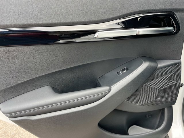 Vehicle image 20 of 38
