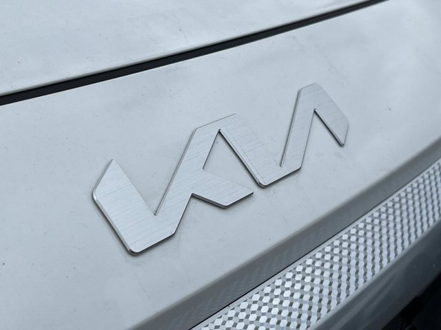 Vehicle image 8 of 38