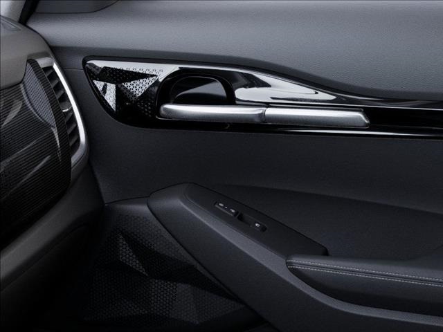 Vehicle image 18 of 27