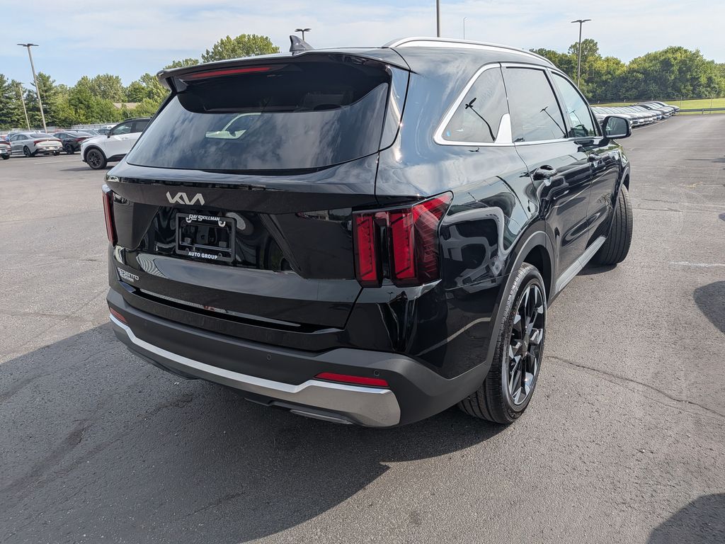 2025 Kia Sorento EX Image 3 of 25