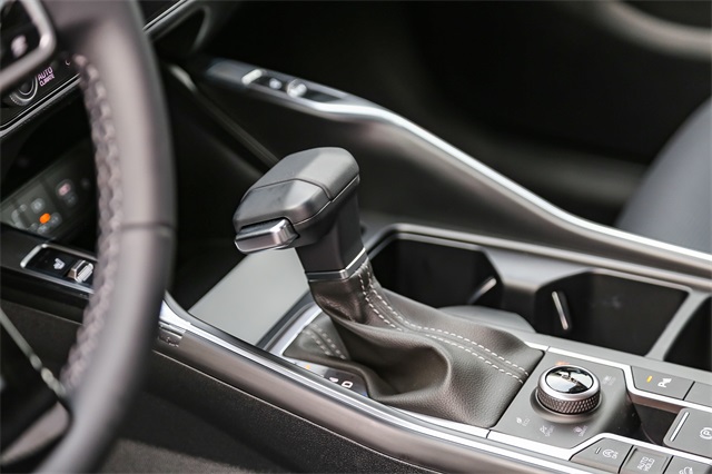 Vehicle image 19 of 26