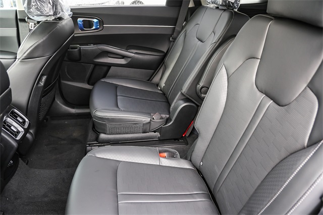 Vehicle image 17 of 26