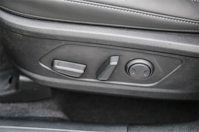 Vehicle image 22 of 26