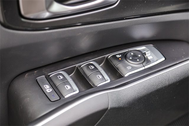 Vehicle image 21 of 26