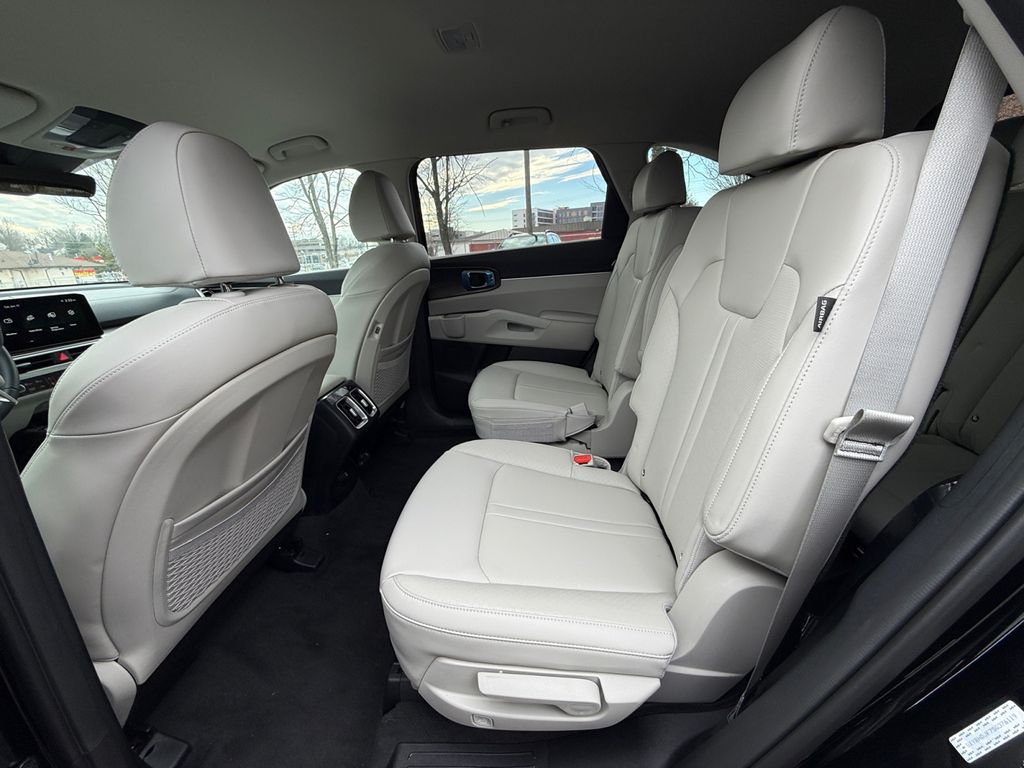 2025 Kia Sorento EX Image 11 of 30