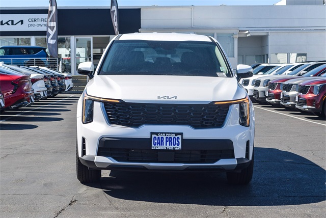 Vehicle image 3 of 28