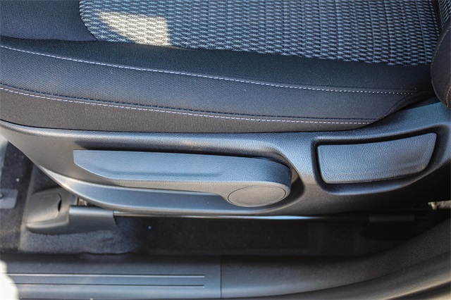 Vehicle image 23 of 28