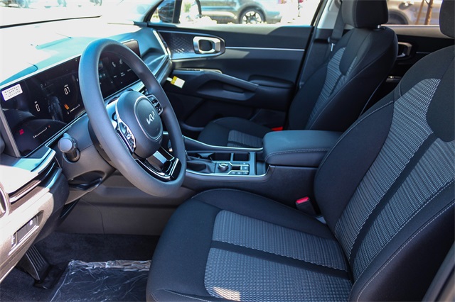 Vehicle image 18 of 28