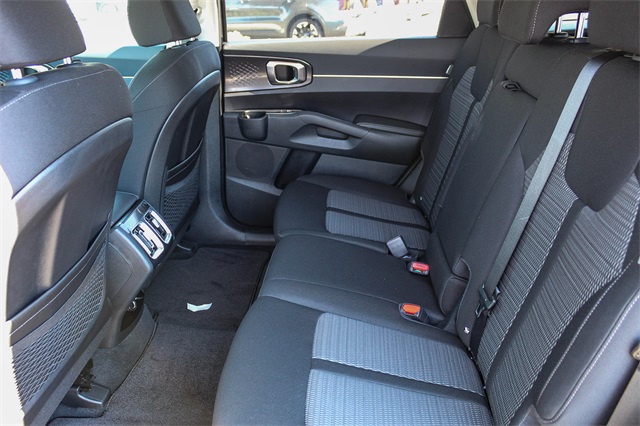Vehicle image 19 of 28