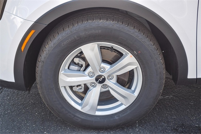 Vehicle image 10 of 28