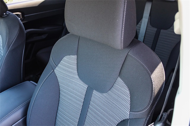 Vehicle image 25 of 28