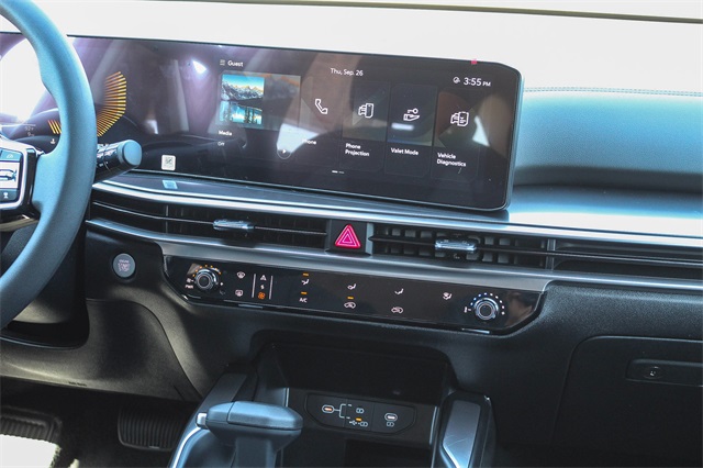 Vehicle image 14 of 28