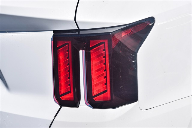 Vehicle image 9 of 28