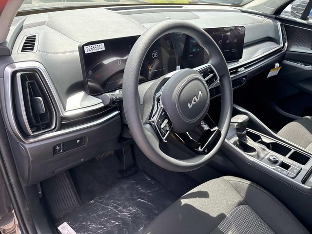 2025 Kia Sorento LX Image 16 of 30