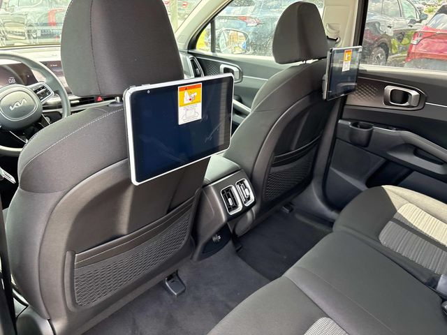 2025 Kia Sorento LX Image 15 of 30