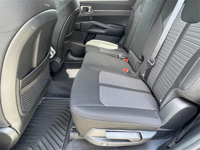 Vehicle image 11 of 20