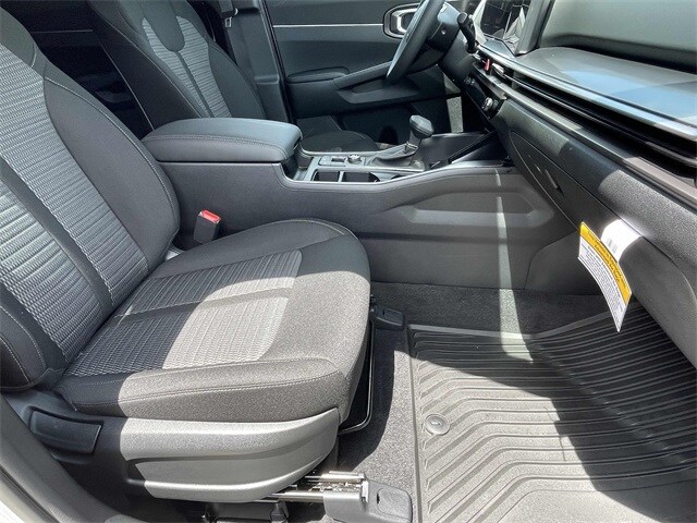 Vehicle image 10 of 20