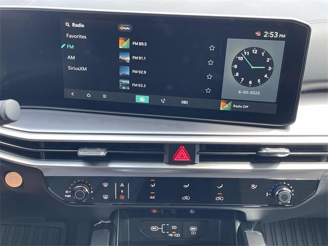 Vehicle image 16 of 20