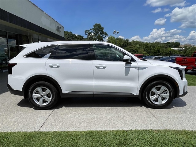 Vehicle image 4 of 20