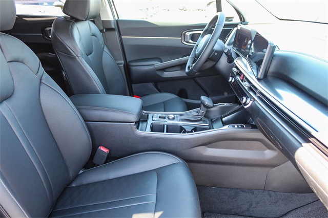 Vehicle image 17 of 28