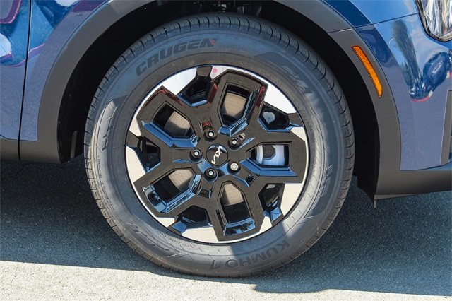Vehicle image 12 of 28