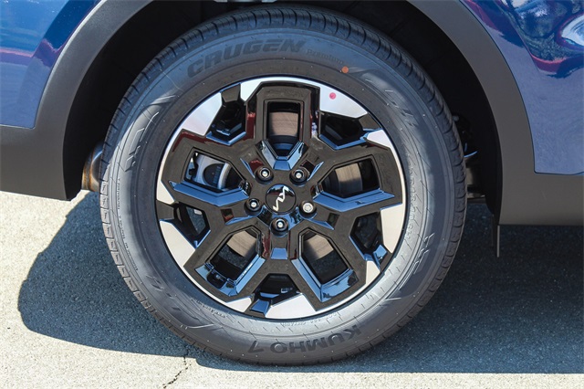 Vehicle image 11 of 28
