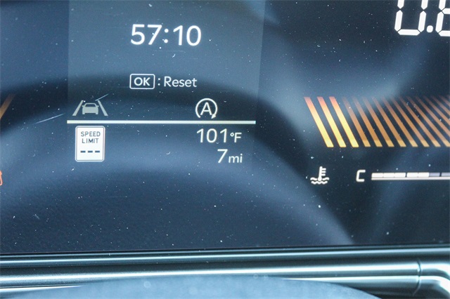 Vehicle image 26 of 28