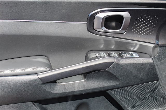 Vehicle image 22 of 28