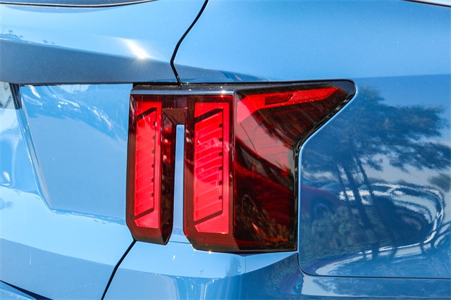 Vehicle image 10 of 28