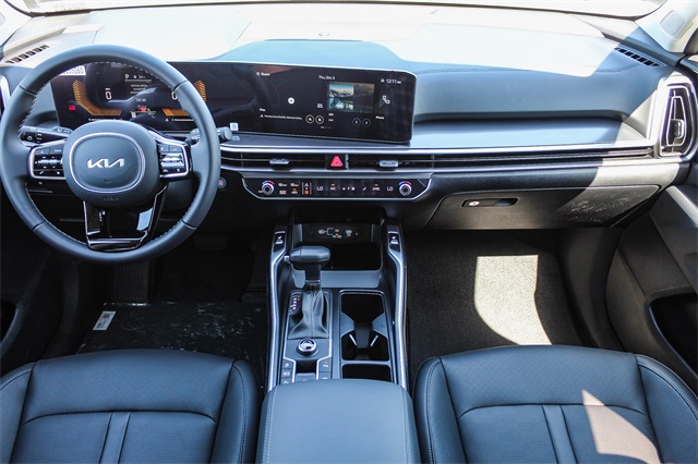 Vehicle image 13 of 28