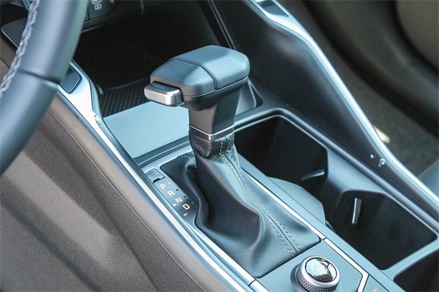Vehicle image 21 of 28