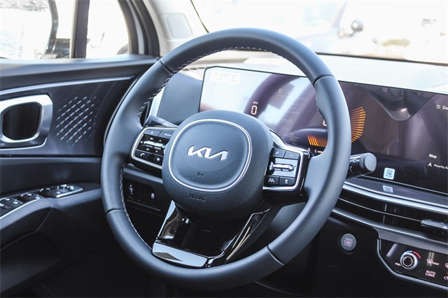 Vehicle image 16 of 28