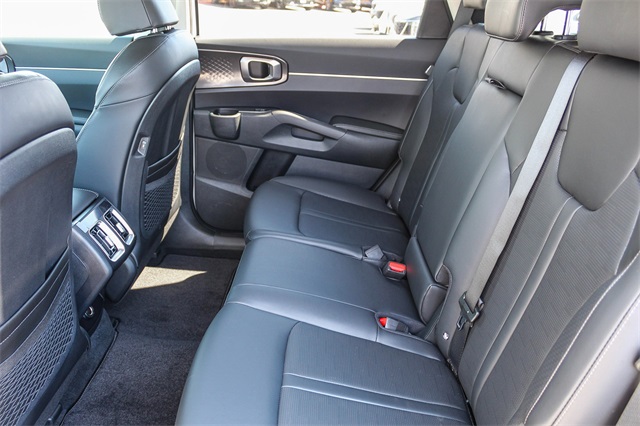 Vehicle image 19 of 28