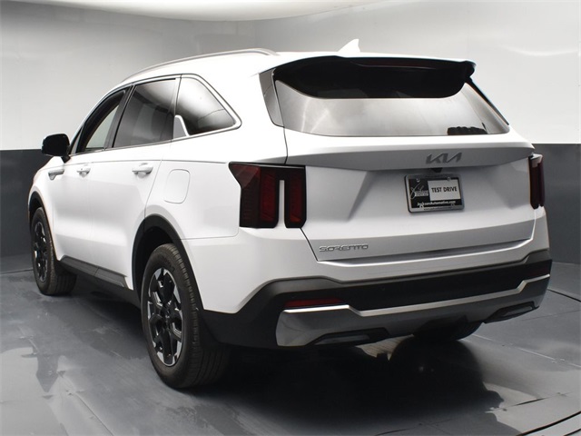 Vehicle image 21 of 50