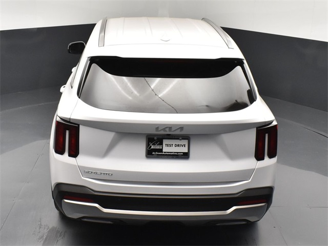 Vehicle image 18 of 50
