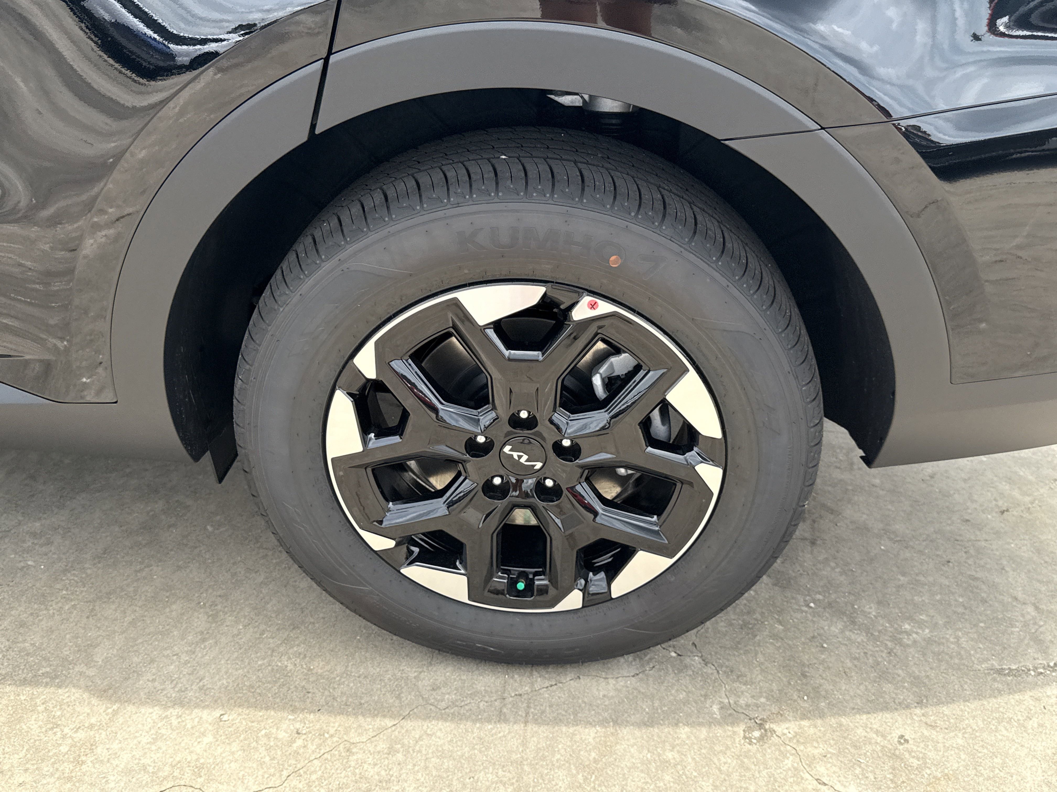 Vehicle image 10 of 34