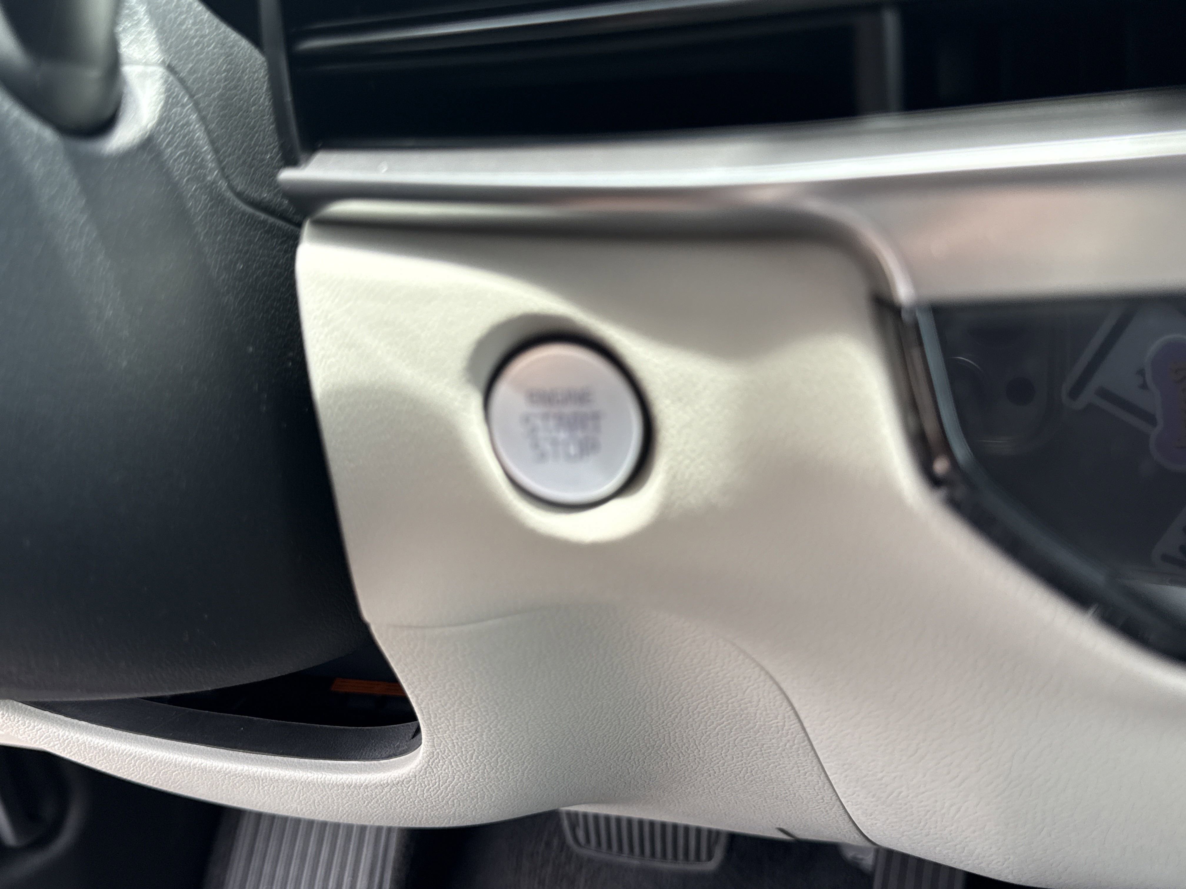 Vehicle image 32 of 34