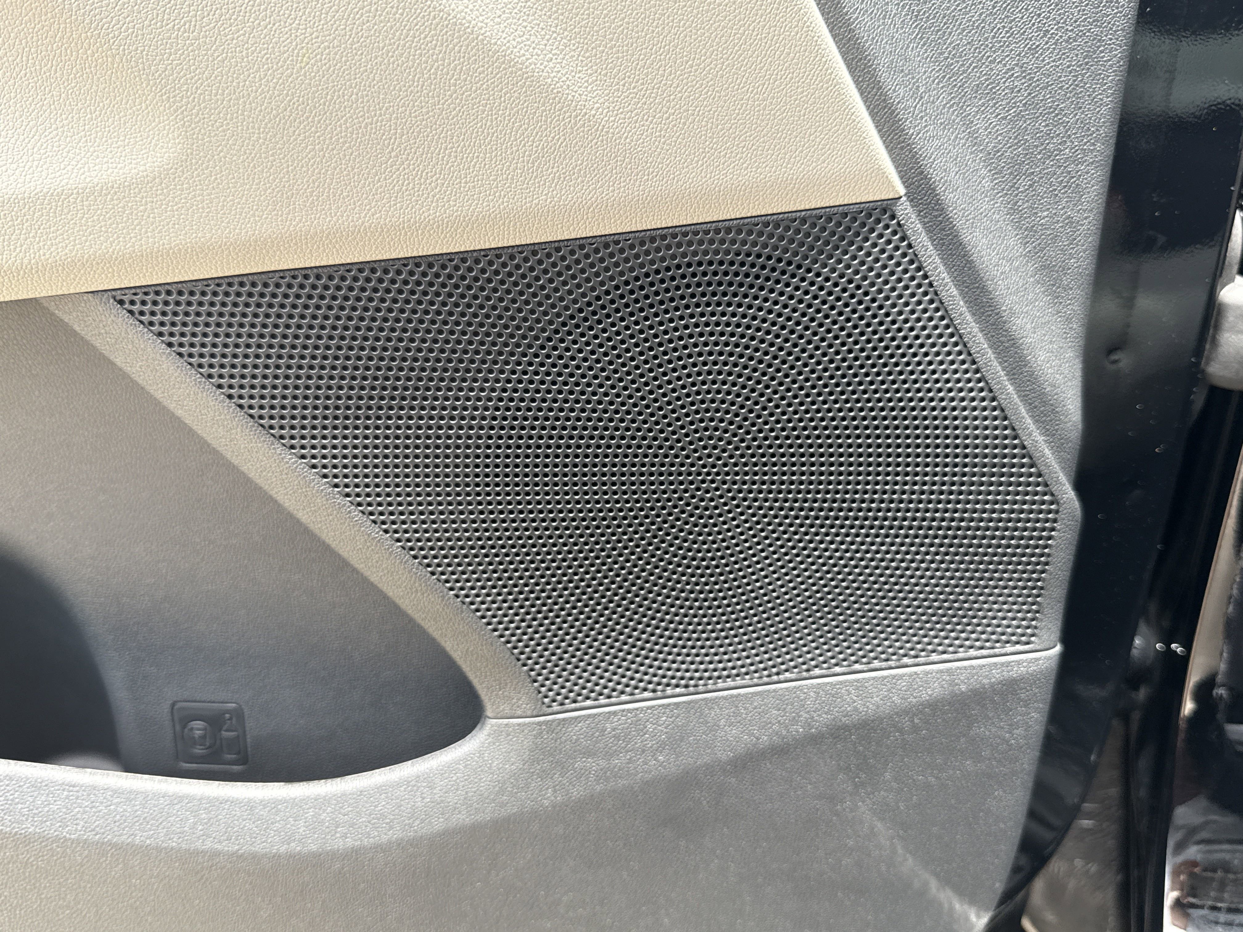 Vehicle image 31 of 34