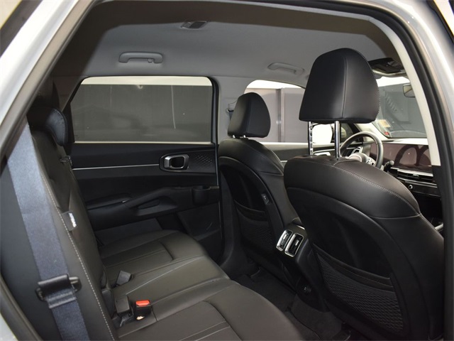 Vehicle image 32 of 49