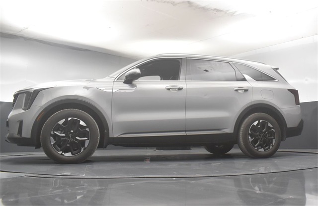 Vehicle image 27 of 49