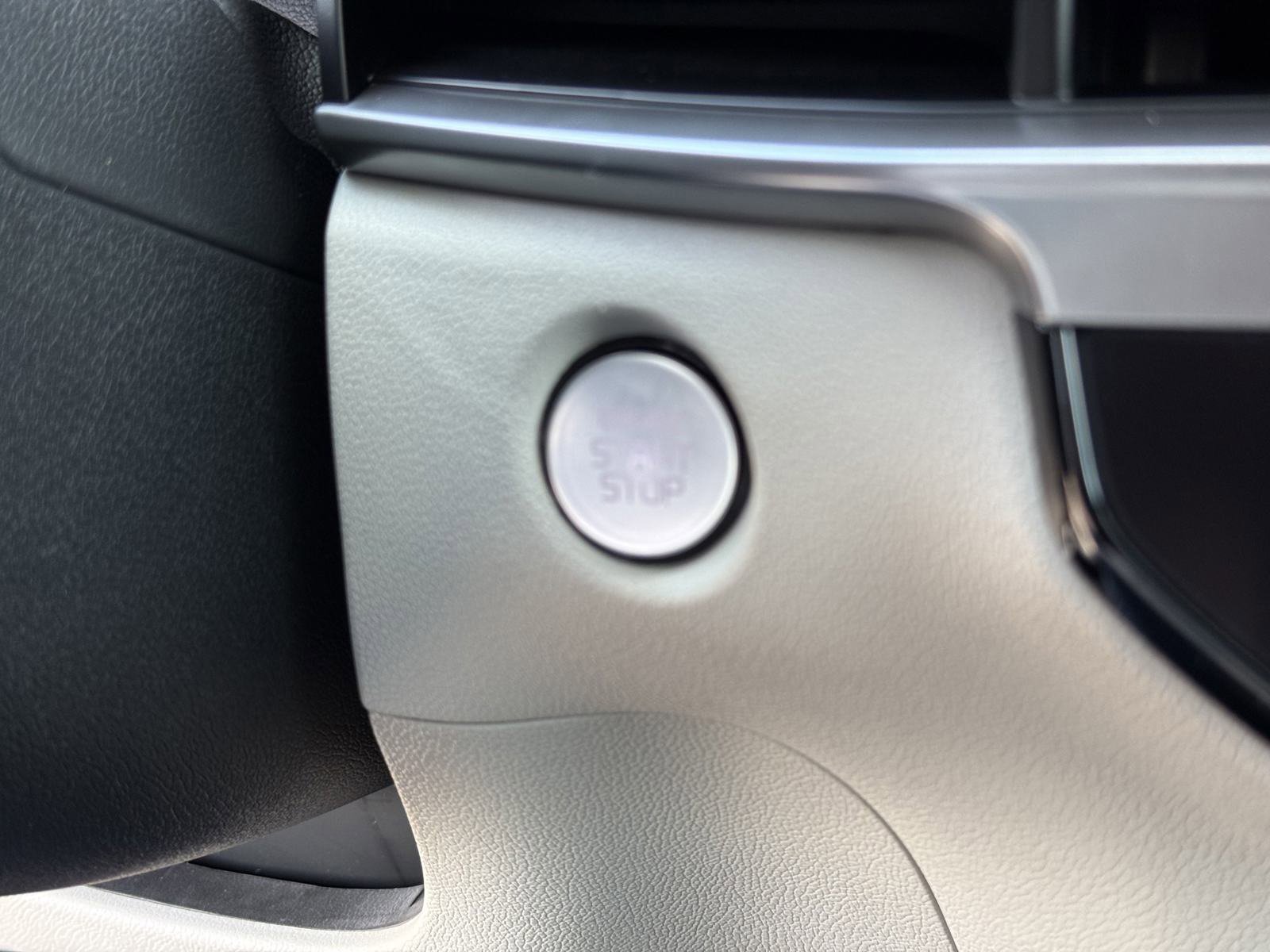 Vehicle image 28 of 36